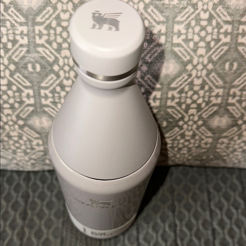 Stanley 34oz All Day Slim Bottle Ash NWT - Picture 4 of 10